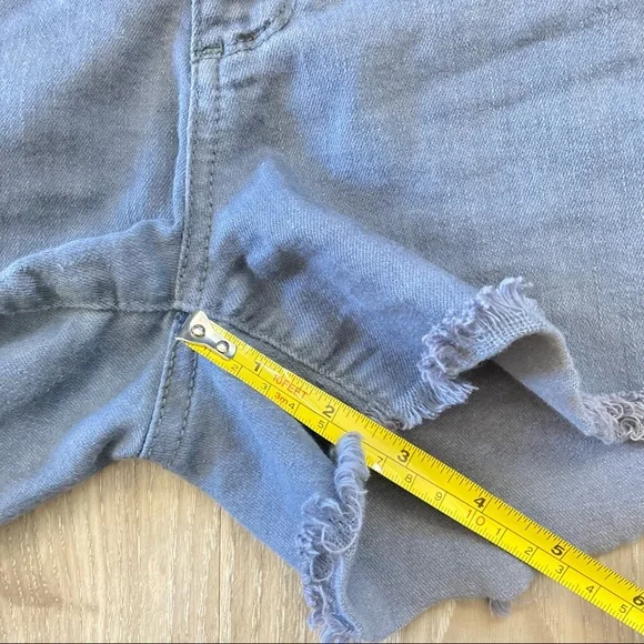 Paige Gray Distressed Shorts. Sz 26 - Picture 7 of 9